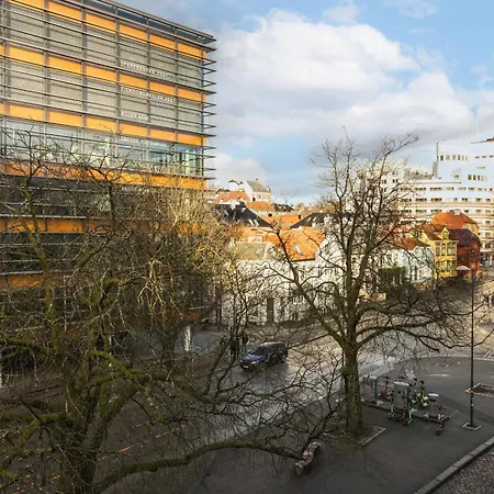 Heimby Homes - Four Bedroom Free Wifi Apartment *