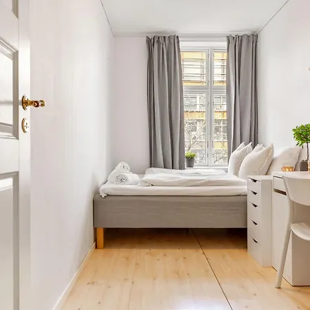 Heimby Homes - Four Bedroom Free Wifi Apartment