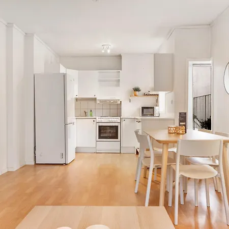 Heimby Homes - Four Bedroom Free Wifi Apartment