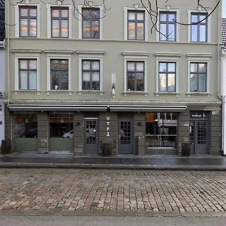 Heimby Homes - Four Bedroom Free Wifi 卑爾根