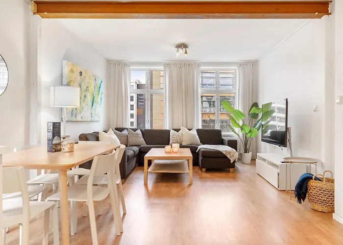 דירה Heimby Homes - Four Bedroom Free Wifi *