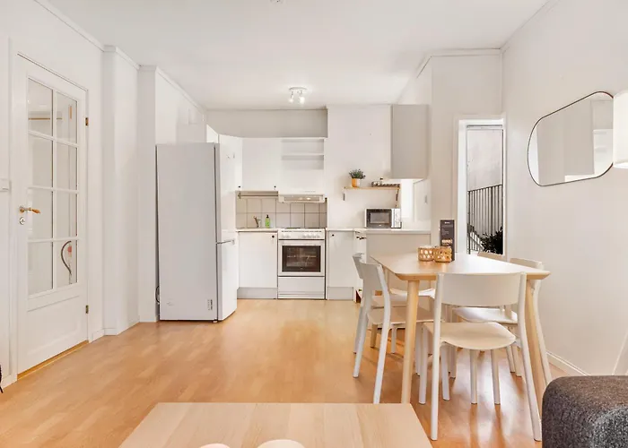 Heimby Homes - Four Bedroom Free Wifi דירה