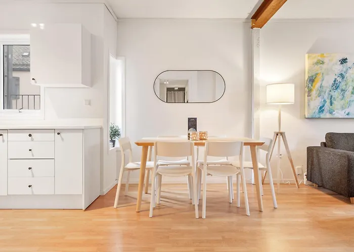 דירה Heimby Homes - Four Bedroom Free Wifi ברגן